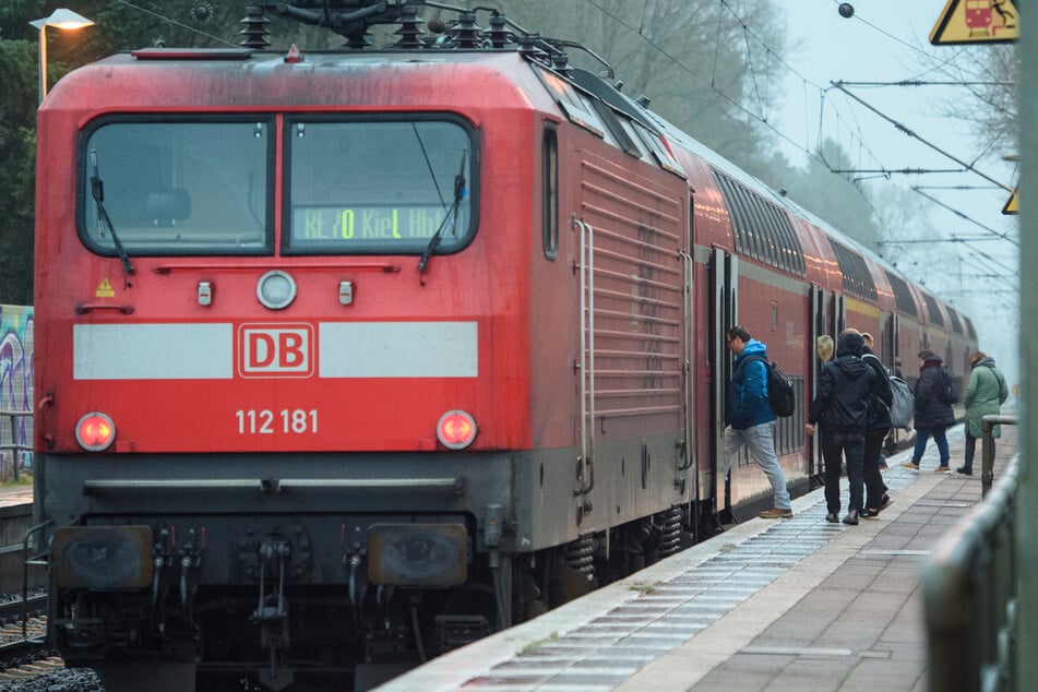Bahn-Chaos: Defektes Stellwerk sorgt für Verspätungen auf Pendlerstrecke