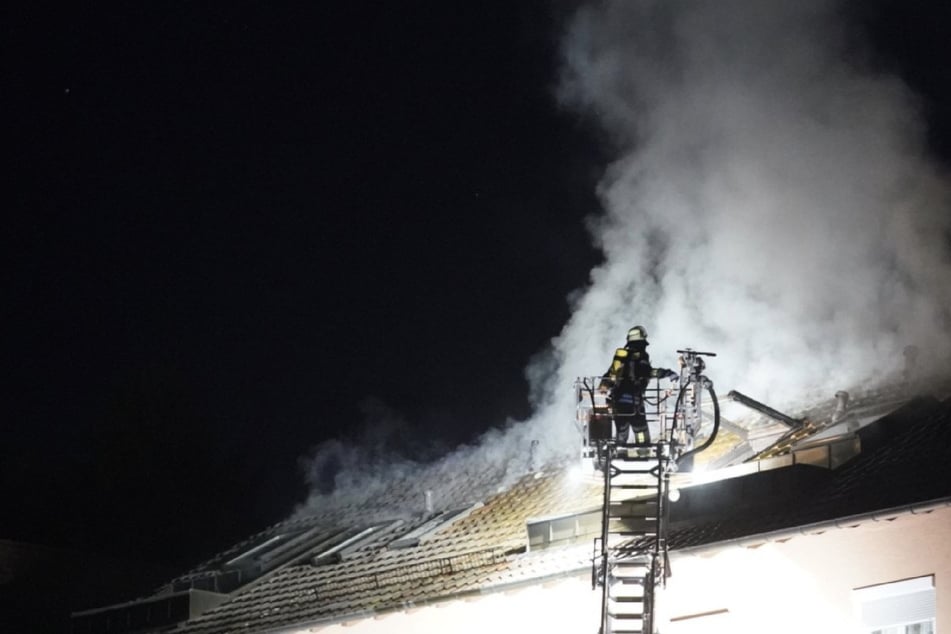 Die Feuerwehr war mehrere Stunden im Einsatz.