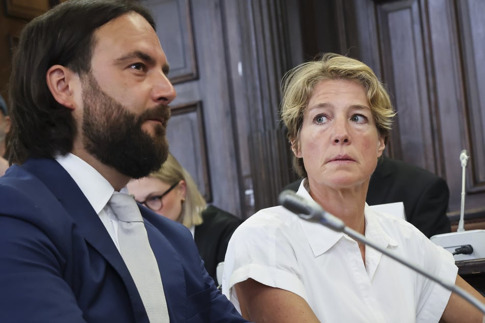 Christina Block und Rechtsanwalt Ingo Bott, einer der beiden Verteidiger von Block, sitzen im Gerichtssaal im Strafjustizgebäude am 51. Verhandlungstag.