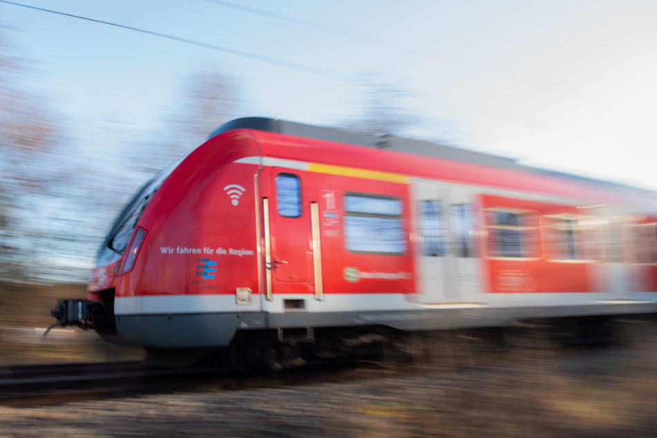 Das zehnjährige Mädchen wurde in der S-Bahn belästigt. (Symbolbild)