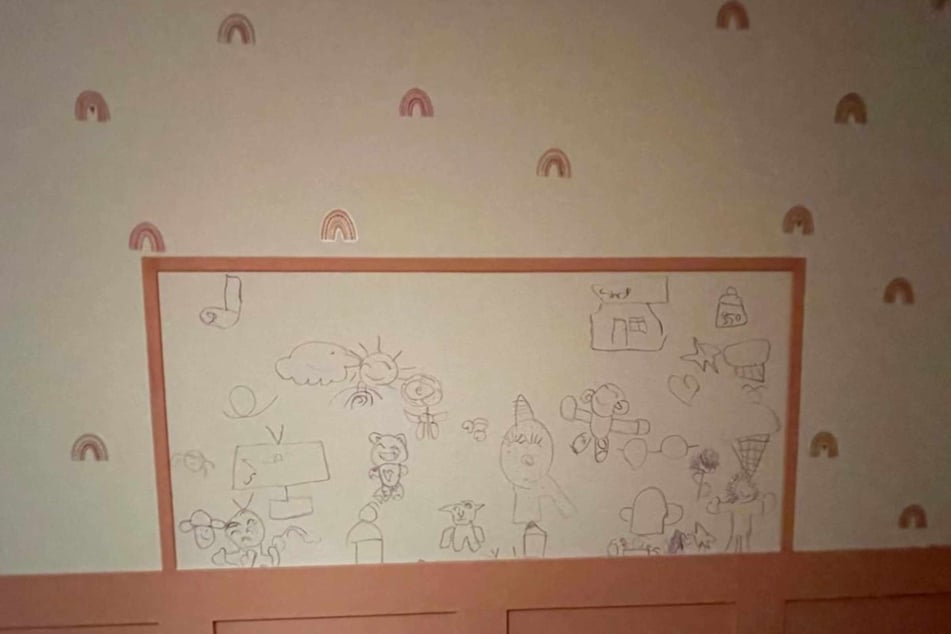 Heute hat die "Wandmalerei" noch immer einen festen Platz im Kinderzimmer - in einem entsprechenden Rahmen.