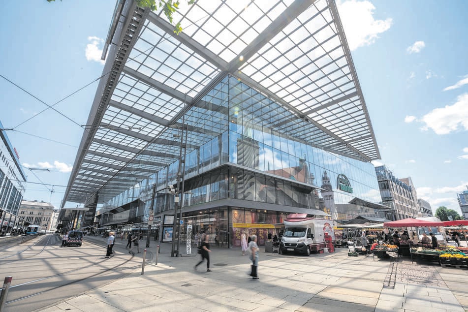 Der Außengestaltung treu - aber im Innern neu? Galeria Kaufhof will die Verkaufsflächen etlicher Filialen reduzieren. Das könnte auch in Chemnitz der Fall werden.