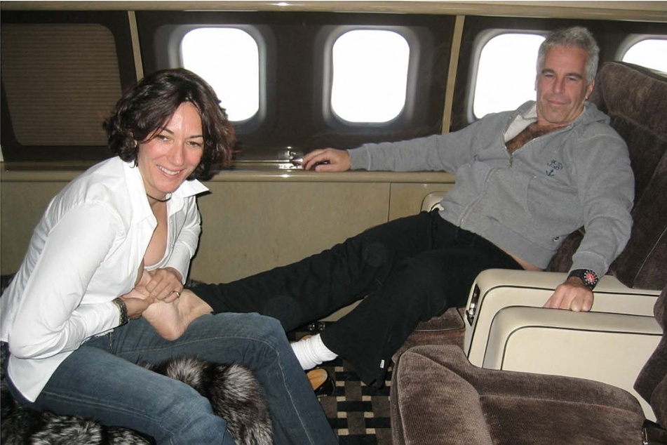 An undated photo of British socialite Ghislaine Maxwell (l.) and US financier Jeffrey Epstein.