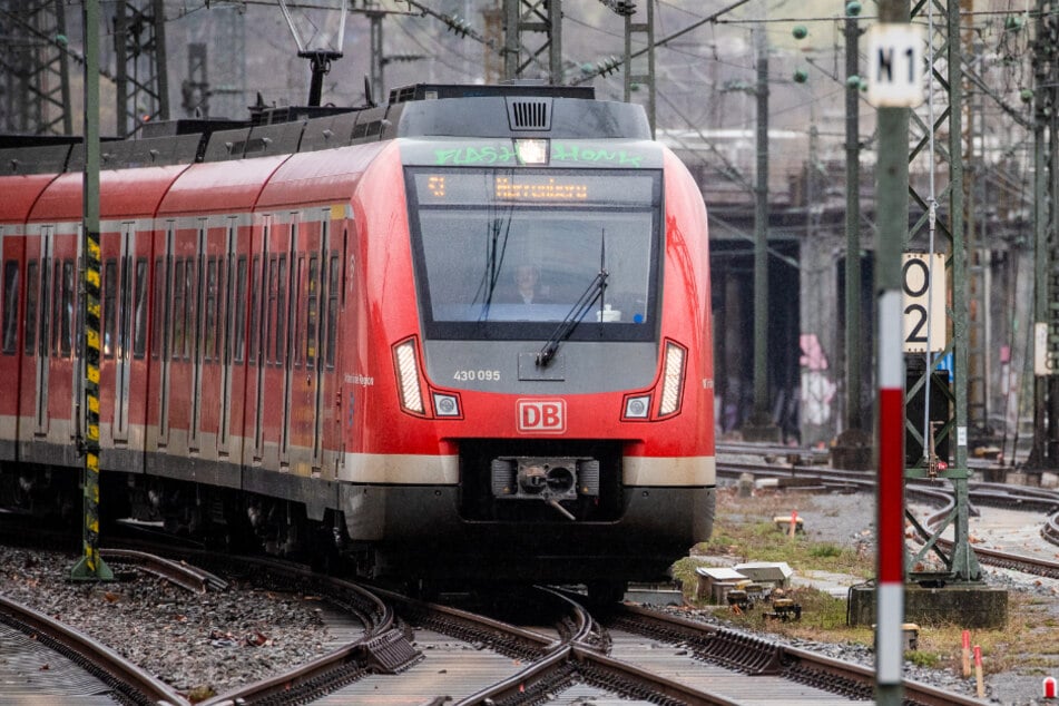 Stuttgart: Stammstrecke Stuttgart: S-Bahn fährt nach wochenlanger Sperrung wieder regulär