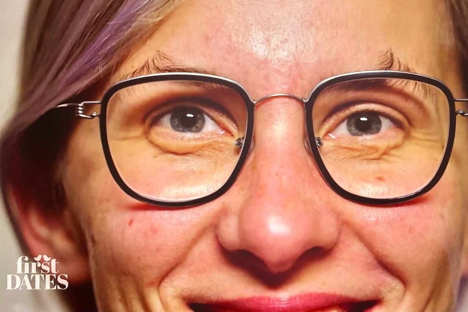 Sarahs markante Augenbrauen sehen für Roland "wie ein Berg" aus.