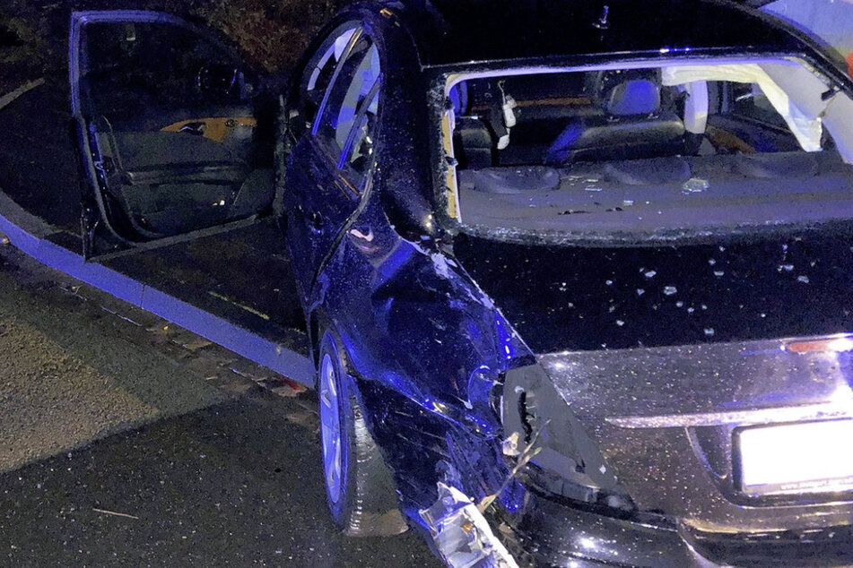 Der Mercedes eines 39 Jahre alten Fahrers war nach dem Crash auch noch in einen Ford Fiesta gekracht.