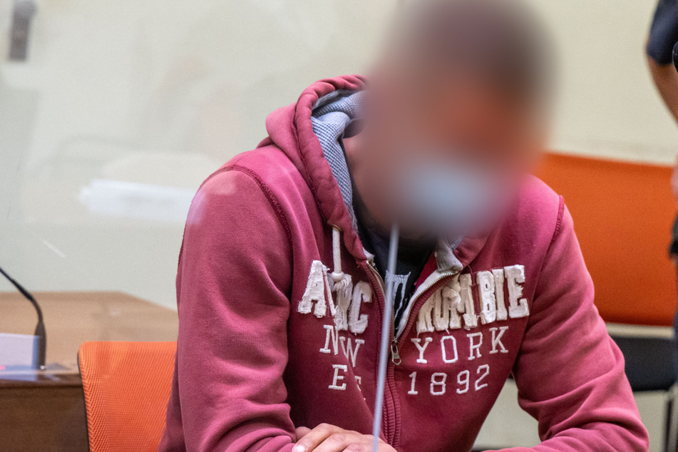 Verhandlungen über Deal mit Nazi-Gruppe: "Blood & Honour"-Funktionäre vor Gericht