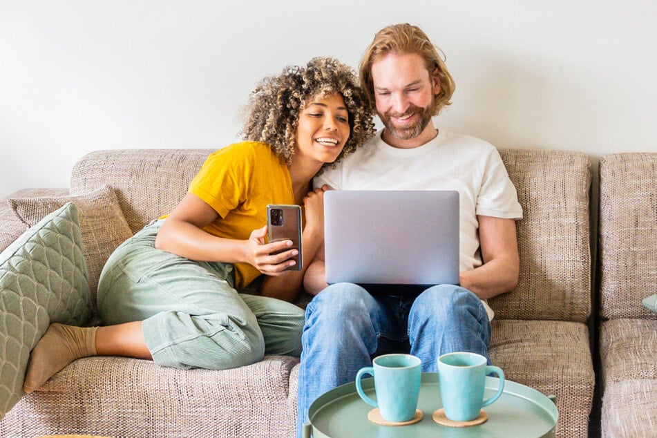 Mit dem GiroDirekt können alle Finanzen bequem über Laptop, Tablet oder Handy verwaltet werden.