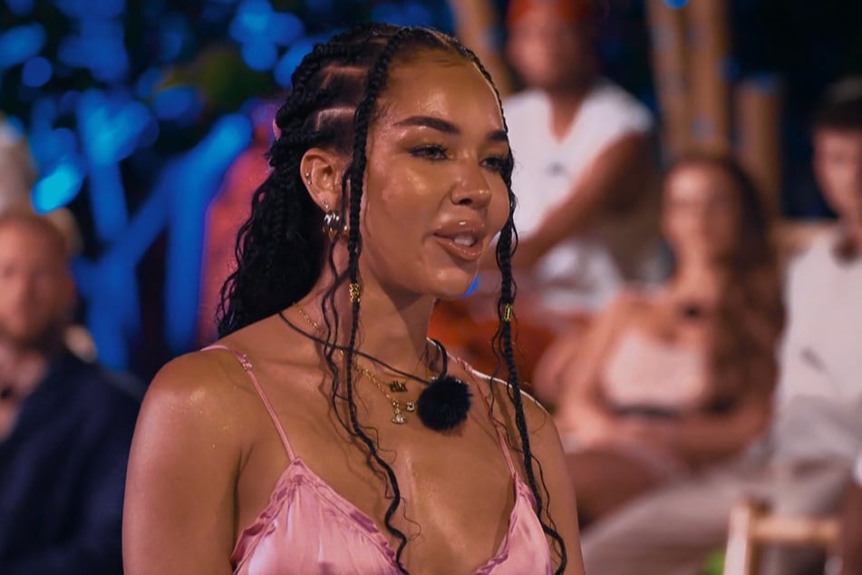 Ella (24) ist nicht mehr ganz so "naturell", wie es sich Meji (24) wünschen würde.