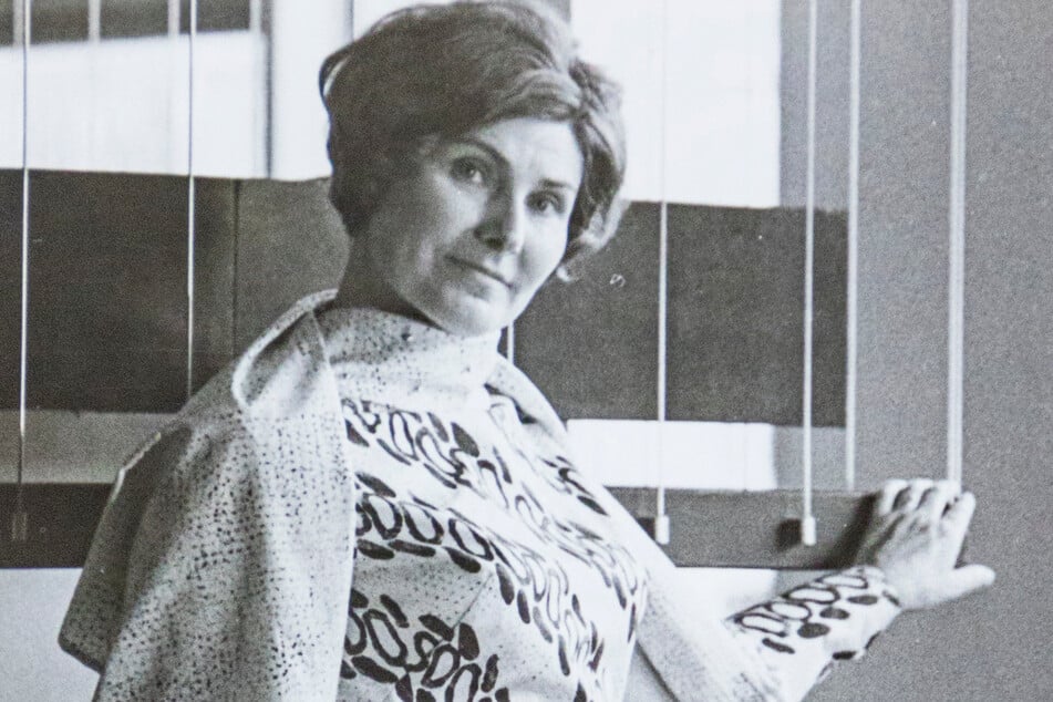 Helga Kaiser in den 70er-Jahren in einem ihrer vielen Kleider. Den Stoff hat sie selbst bedruckt. (Archivfoto)