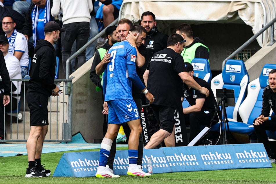 Andi Hoti (22) erlebte keinen guten Start in die 2. Liga. Nach 31 Minuten gab's die Auswechslung.