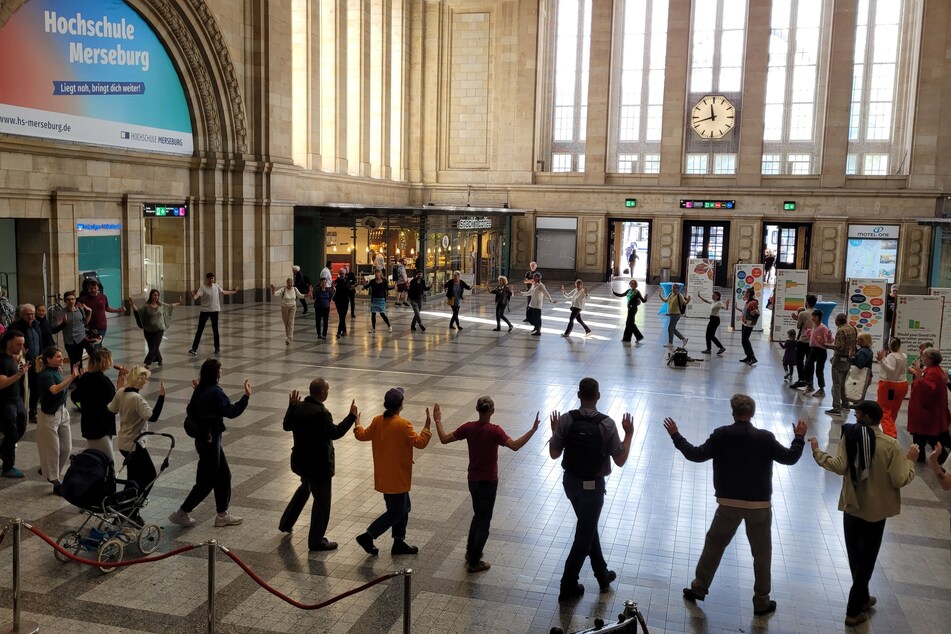 Der Auftakt wurde bereits am Samstag im Leipziger Hauptbahnhof gegeben.