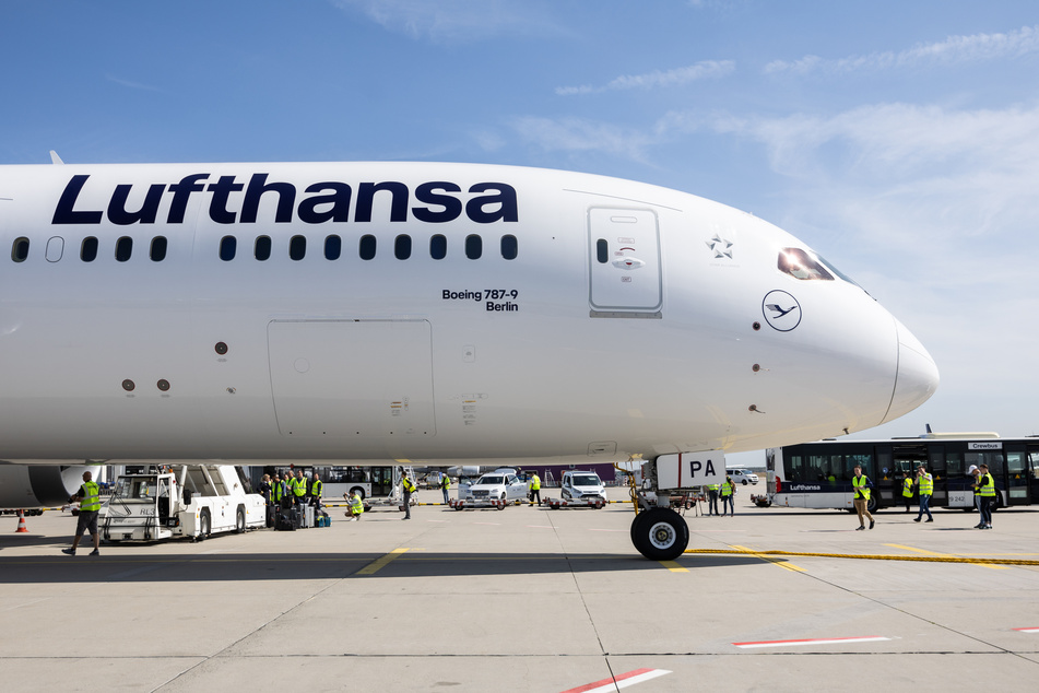 Die Folge des Politiker-Rauswurfs: Die Lufthansa-Maschine von Frankfurt nach Delhi startete mit rund vier Stunden Verspätung. (Symbolfoto)