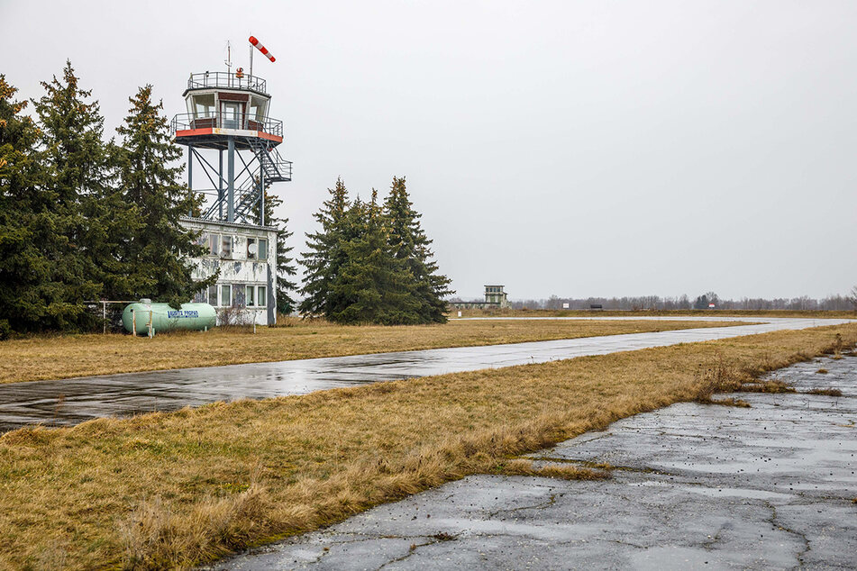 Das Flugplatzareal in Großenhain gehört dem Freistaat. Lange sah es so aus, als würde das Pulverwerk hier entstehen.