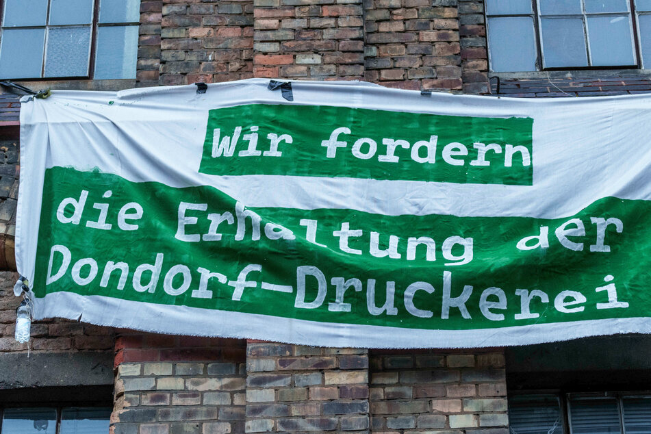 Die frühere Druckerei Dondorf im Frankfurter Stadtteil Bockenheim ist am Samstag zum zweiten Mal in nur wenigen Monaten besetzt worden.