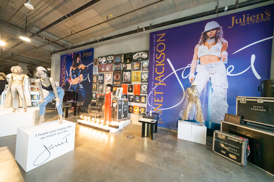 Zahlreiche persönliche Gegenstände von US-Popsängerin Janet Jackson (54) werden im Ausstellungsbereich des Auktionshauses Julien's Auctions in Beverly Hills gezeigt.