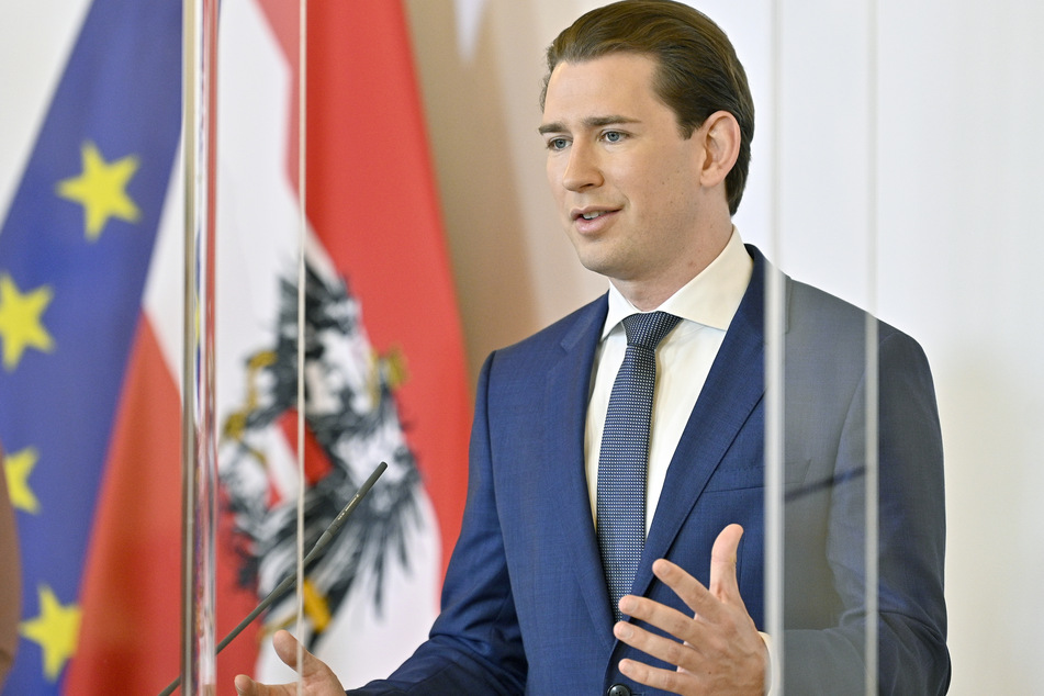 Sebastian Kurz (ÖVP), Bundeskanzler von Österreich, spricht bei einer Pressekonferenz zum Thema "Coronahilfe: Unterstützung der heimischen Gastronomie" im Bundeskanzleramt in Wien.