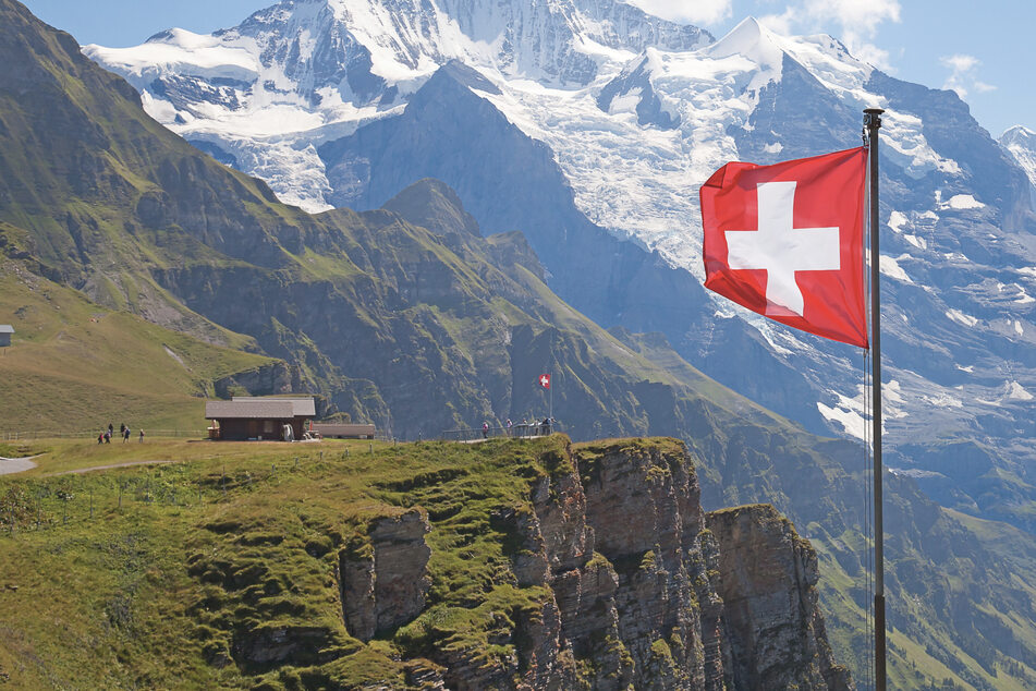 Paar fällt nach Schweiz-Urlaub aus allen Wolken: "Wollen Sie mich verarschen?"
