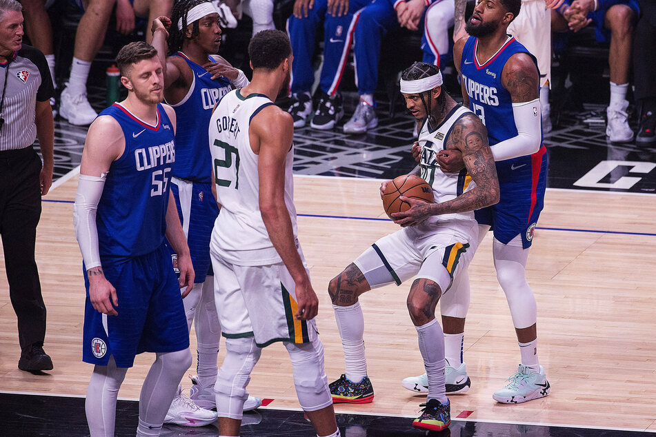 Paul George (2nd from r.) made his first appearance for the Jazz since December 22.