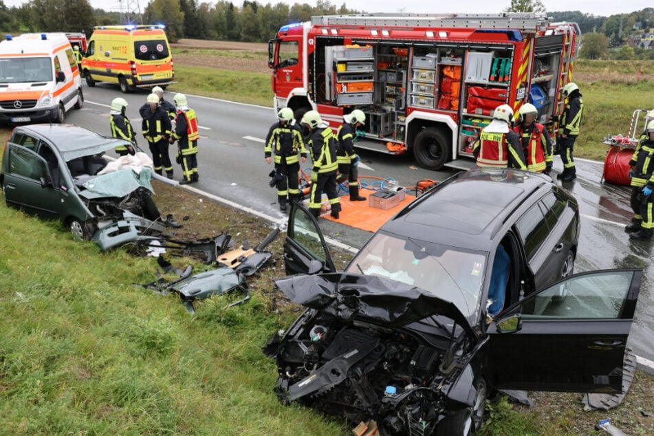 Beide Autos mussten nach dem Unfall abgeschleppt werden.