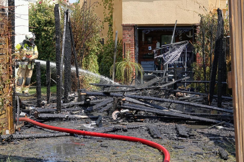Nun steht eine 32-Jährige im Verdacht, die Flammen selbst gelegt zu haben.