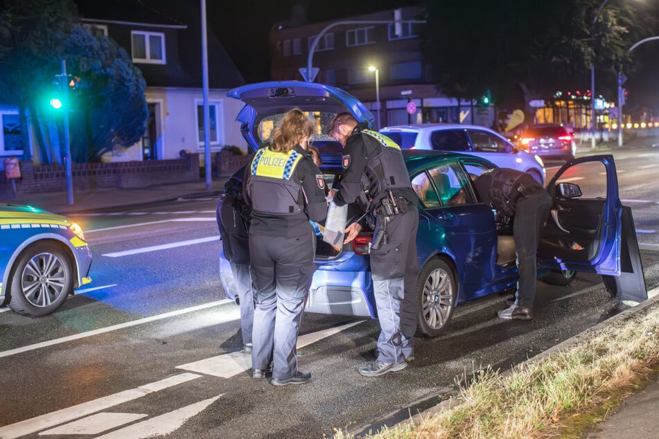 Streit eskaliert! Mehrere Personen prügeln sich, dann fallen Schüsse