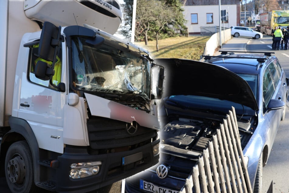 Vier Fahrzeuge krachen zusammen, Vollsperrung im Erzgebirge