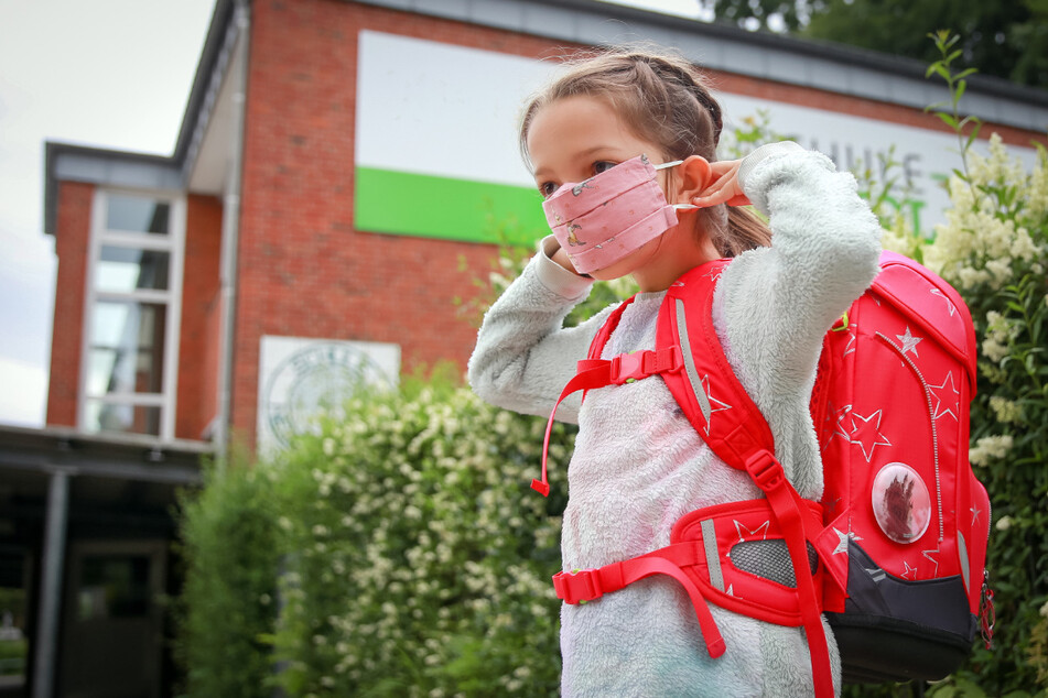 Doppelte Regeln zum Schuljahresstart in Sachsen: Maske im Unterricht nein, auf dem Schulhof da und dort ja.