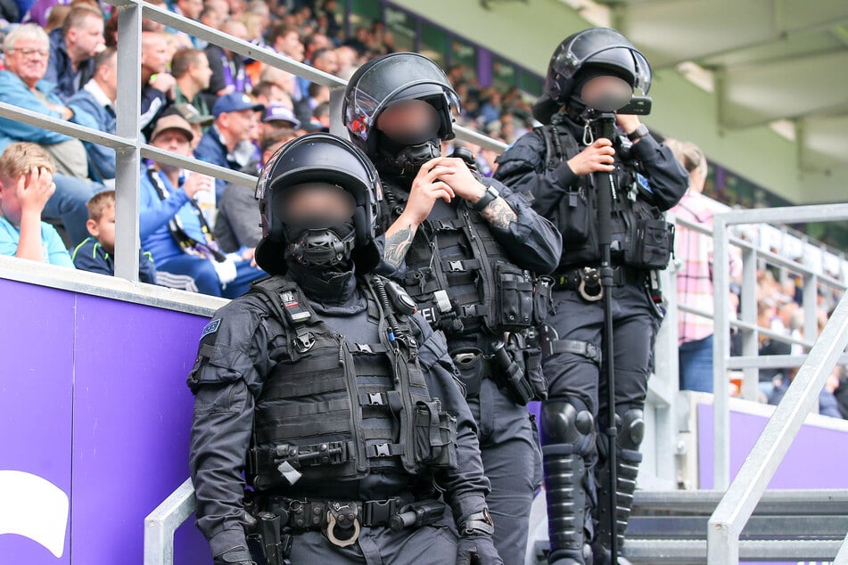 Die Polizei wird auch am Sonntag mit zahlreichen Einsatzkräften vor Ort sein. (Archivfoto)
