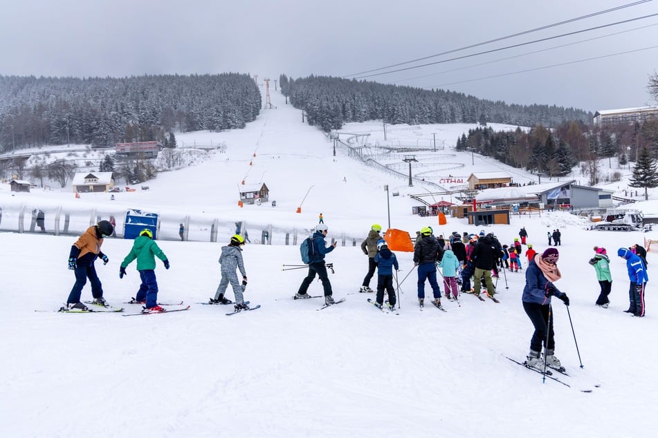 Zu mild, zu nass: Skibetrieb am Fichtelberg eingeschränkt