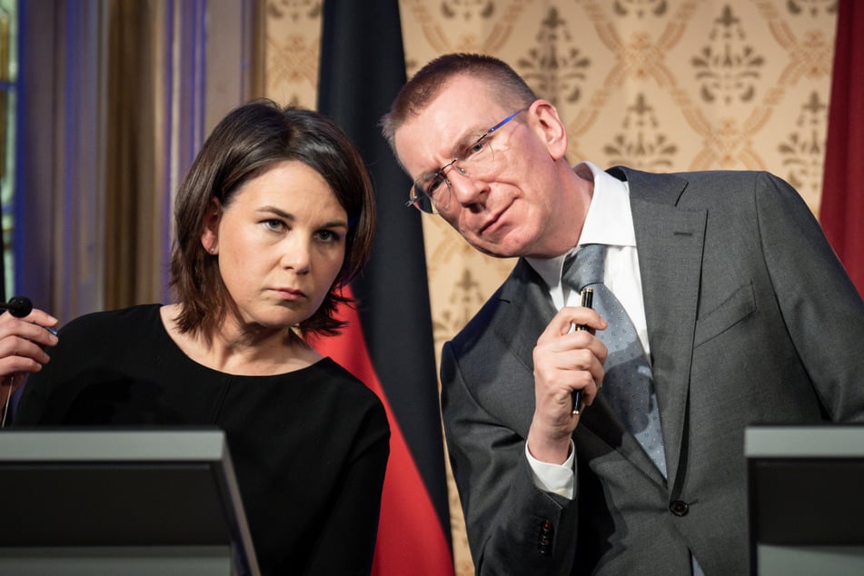 Die Außenministerin am Mittwoch mit ihrem lettischen Amtskollegen Edgars Rinkevics (48).