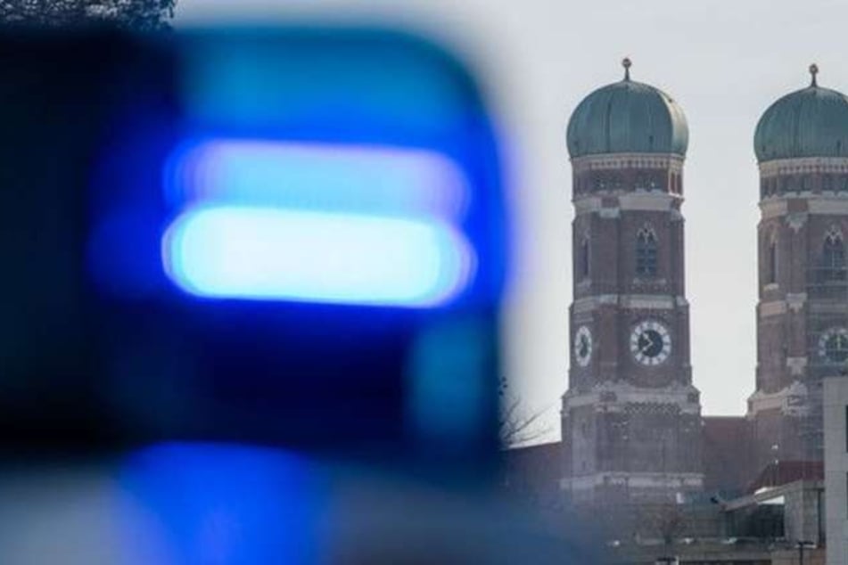 In München ist ein BMW-Fahrer vor einer Polizeikontrolle geflüchtet. (Symbolbild)