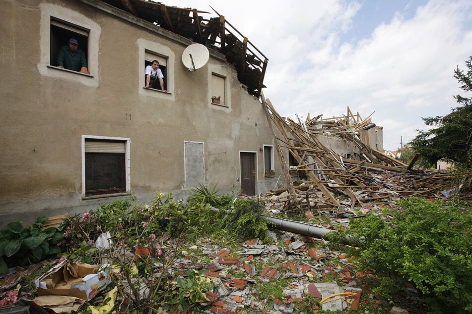 Im Mai 2010 verloren 80 Prozent der Häuser in Walda-Kleinthiemig bei Großenhain ihre Dächer wegen eines Tornados.