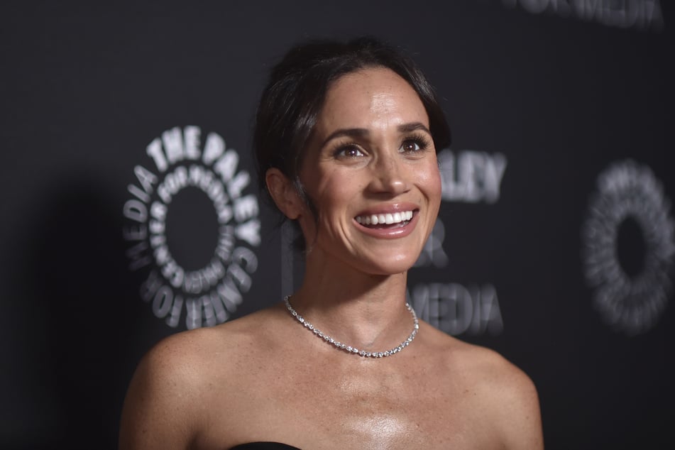 Entgegen einer Abmachung vermarktet Herzogin Meghan (43) ihre eigene Marke mit ihrem königlichen Titel.
