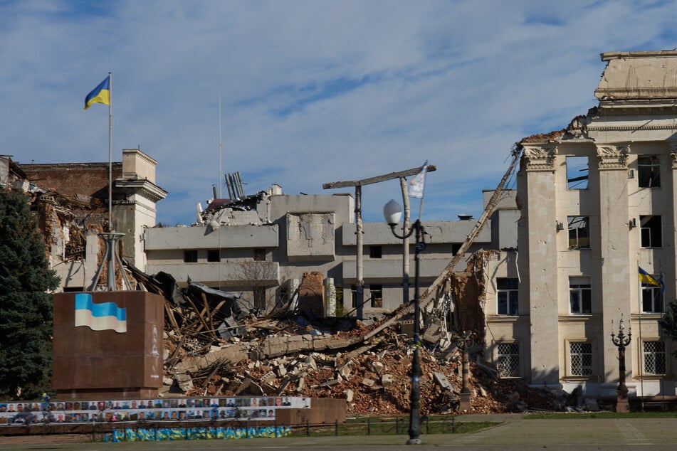 Im Süden der Ukraine sind bei einem Angriff mehrere Menschen getötet worden.