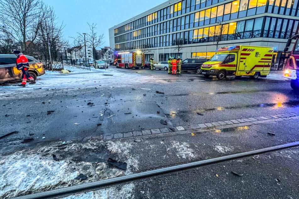 Feuerwehr und Rettungsdienst mussten am Mittwochnachmittag in die Dresdner Südvorstadt ausrücken.