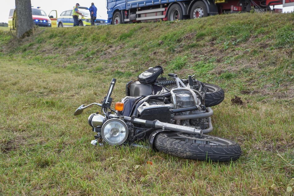 Ein Motorradfahrer wurde am Donnerstag bei einem Unfall auf der S215 schwer verletzt.