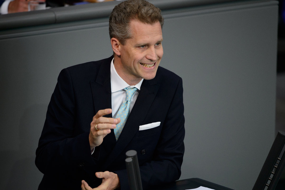 Der Münchner AfD-Bundestagsabgeordnete Petr Bystron (49) muss keinen Strafbefehl wegen eines möglichen Hitlergrußes befürchten.