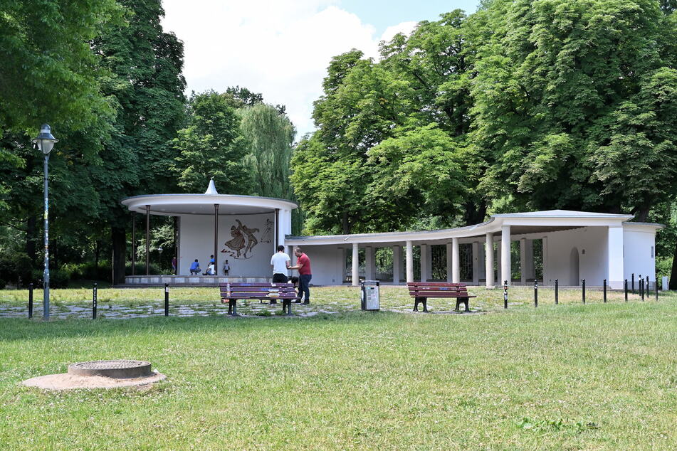 Der Musikpavillon musste seit der Sanierung schon mehrfach neu gestrichen werden.