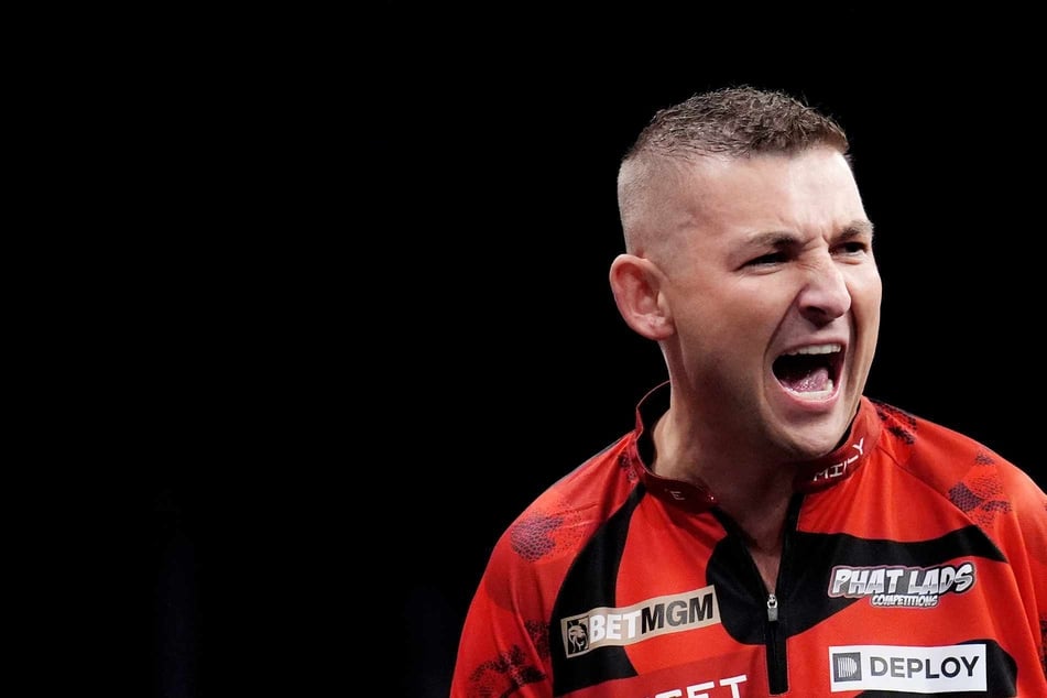 Erst flittern, dann flattern lassen: Gebeutelter Darts-Star kündigt Pause an
