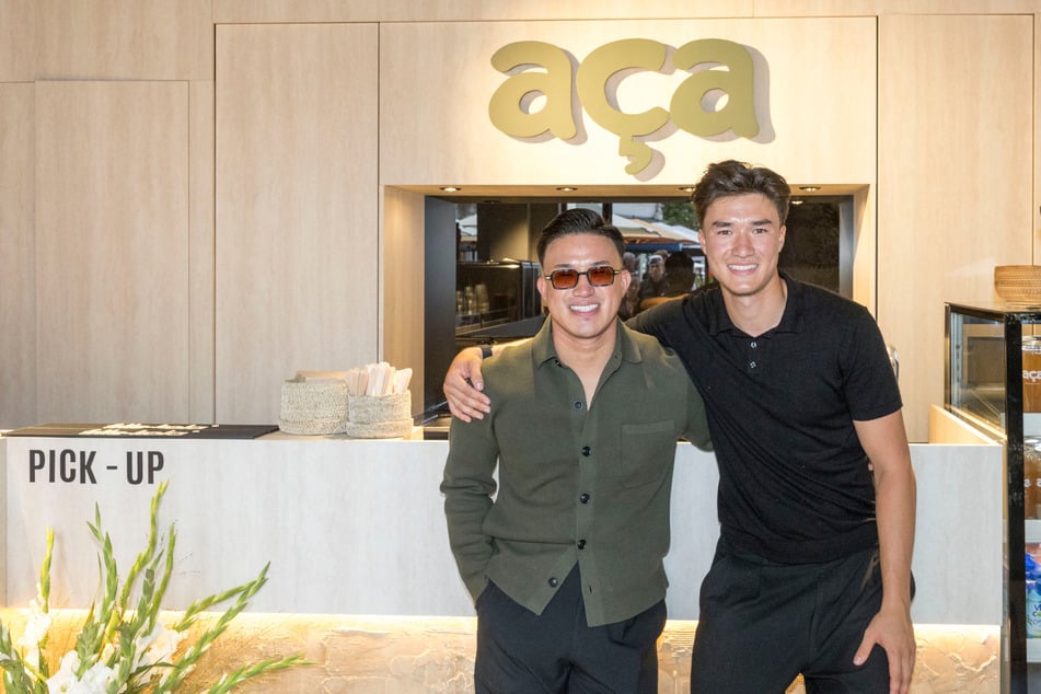 Kurz vorm Ansturm haben sie noch gut lachen, danach alle Hände voll zu tun: Jerome Jason Nguyen (22, r.) und Viet Huy Tomy Tran (30).