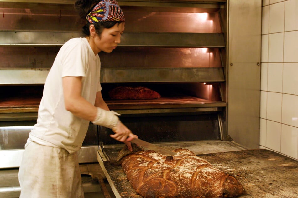 In Christophe Vasseurs Handwerksbäckerei entsteht ein köstlich aussehendes Knusperbrot.