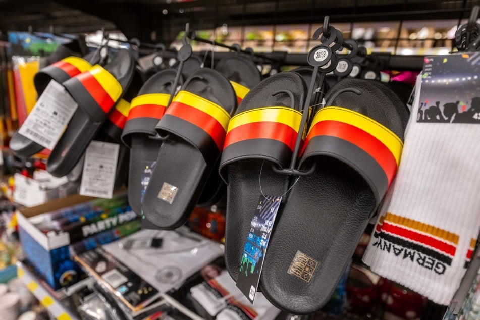 Im Tedi in Chemnitz hängen noch ein paar Fanartikel.
