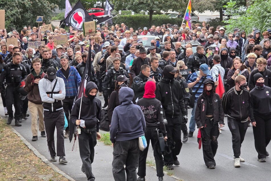 Dichter Protest ließ die "Freien Sachsen" kaum vorankommen.