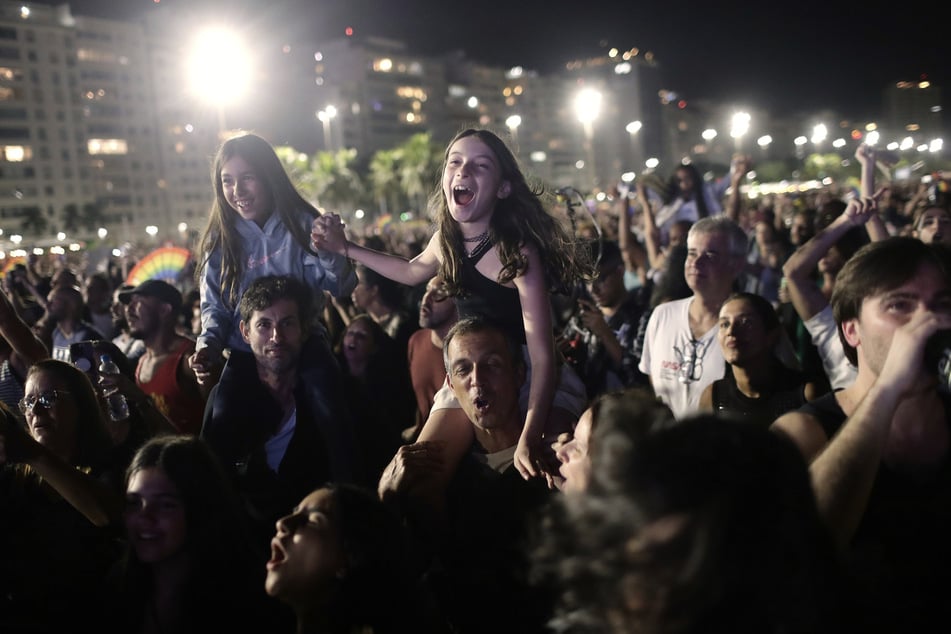 Über zwei Millionen Fans feierten am Strand zu den größten Hits der Künstlerin.