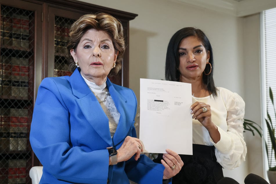 Graves is being represented by well-known celebrity lawyer Gloria Allred (l.)