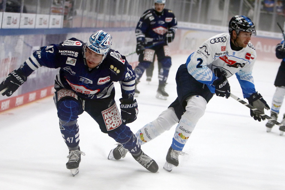 Eislöwen-Neuzugang Sebastian Gorcik (l.) faste sich in Ingolstadt ein Herz, ließ Sam Ruopp stehen und erzielte das 2:1.