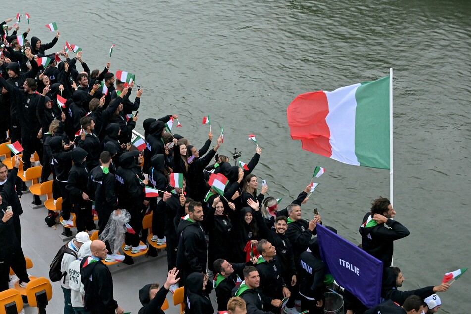 Bei der Eröffnungsfeier der Olympischen Sommerspiele in Paris verlor der Fahnenträger der Italiener seinen Ehering in der Seine.