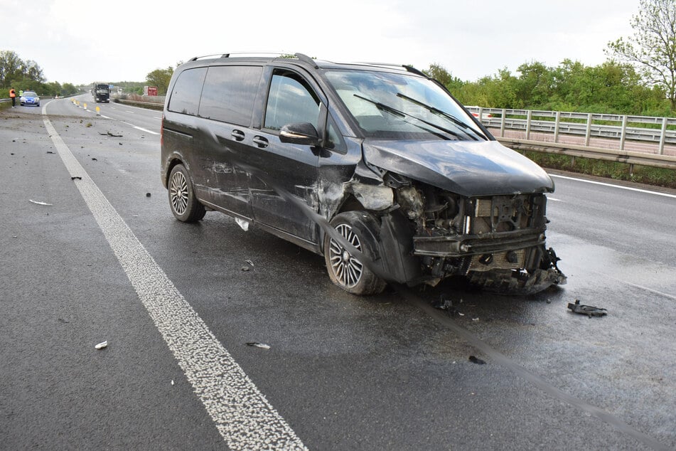 Unfall A9: Auto kracht in Leitplanke: 40.000 Euro Schaden bei Unfall auf A9