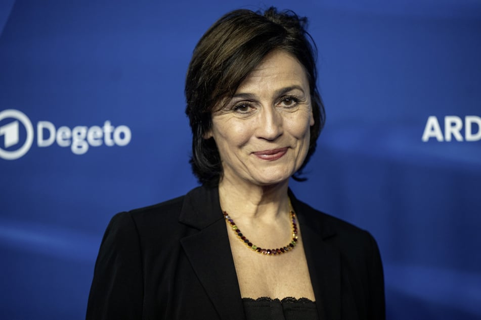 Der Moderator wurde mit Kollegin Sandra Maischberger (59) verwechselt.